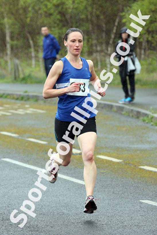 Senior womens relay, Elswick Good Friday Road Races. Photo: David T. Hewitson/Sports for All Pics